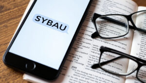 Vad betyder SYBAU? Slangförklaring och exempel för föräldrar